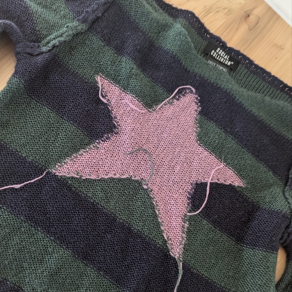 Hot Topic Social Collision Crop Sweater Size Medium - Picture 5 of 6